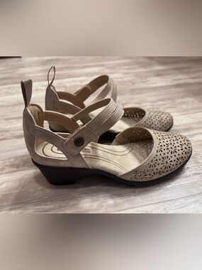 JBU by Jambu Bethany Laser Cut Mary Janes Size 6.5